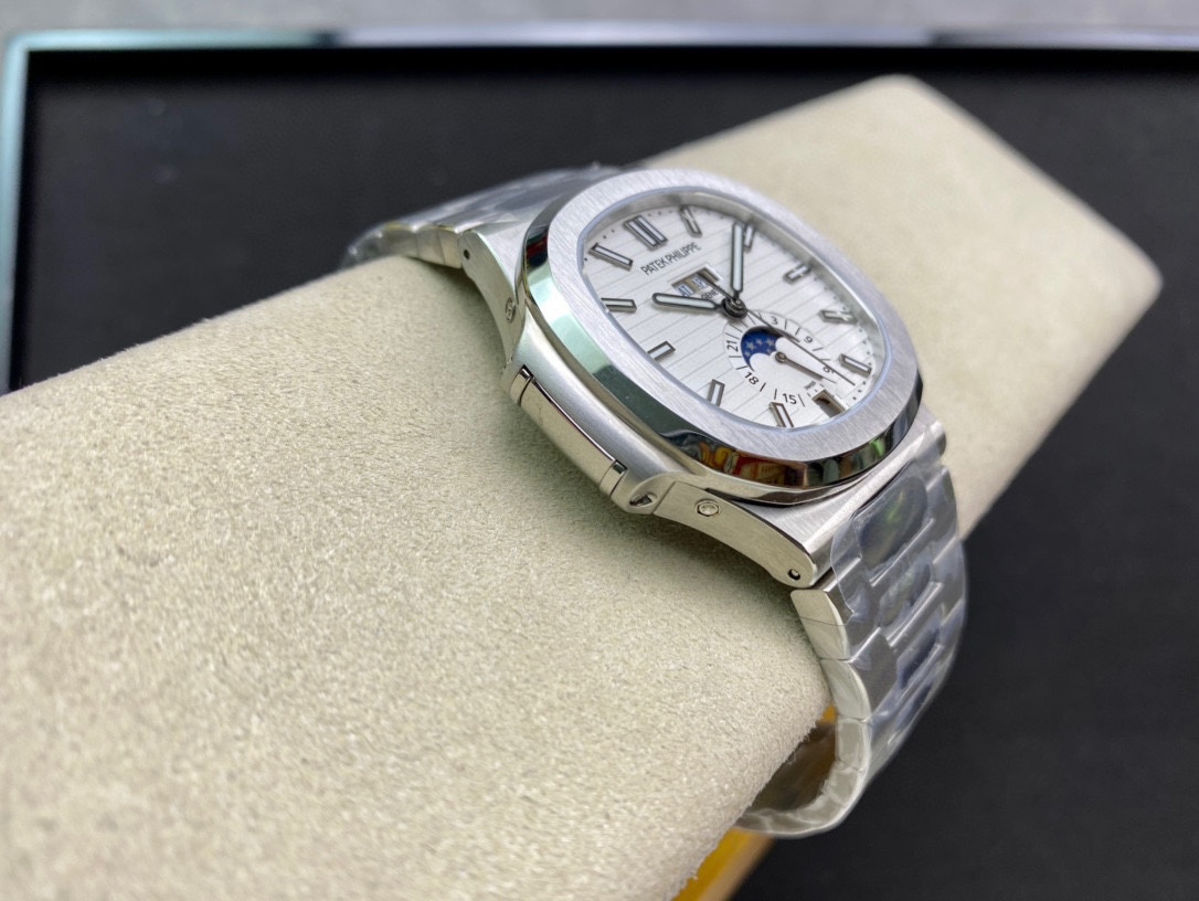 Patek Philippe Nautilus Annual Calendar 5726