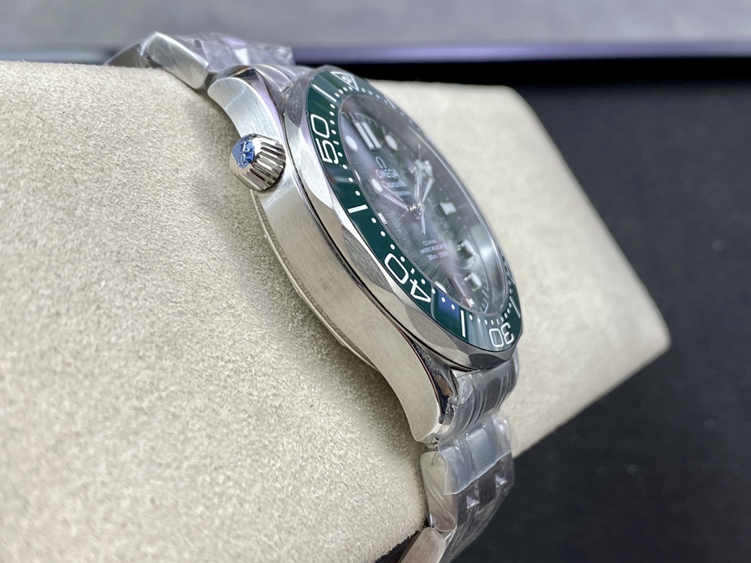 1:1 super clone OMEGA Seamaster Diver 300M 42mm Green Dial