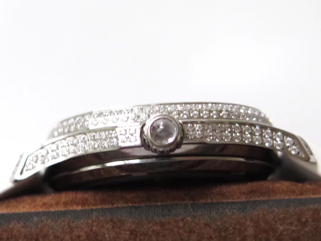 Patek Philippe Aquanaut with Diamonds Encrusted Casing-1:1 Superclone