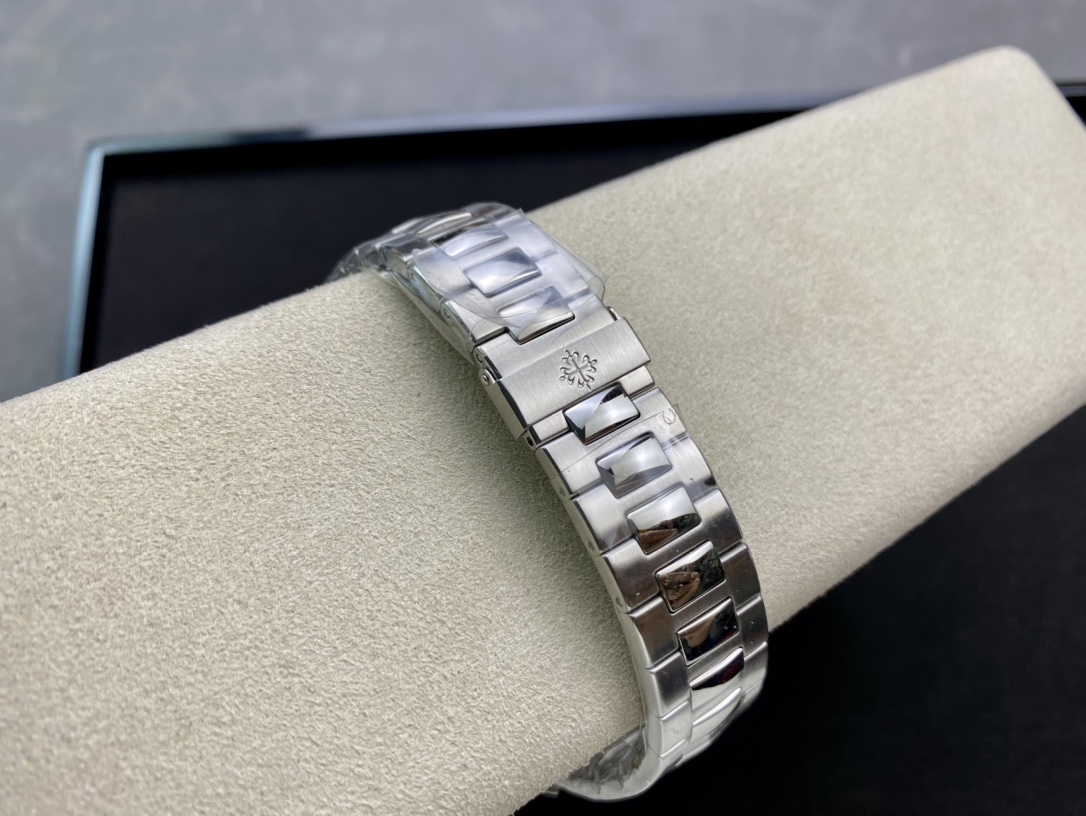 Patek Philippe 5811G Nautilus