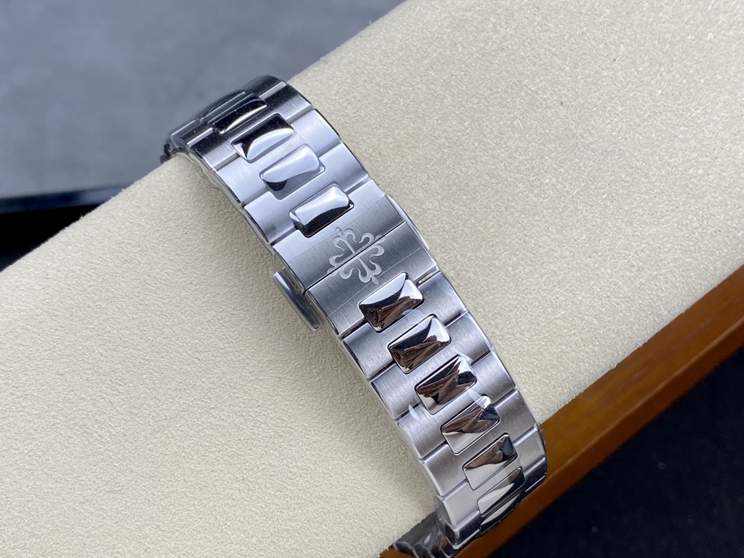 1:1 Superclone Patek Philippe 5811G Nautilus