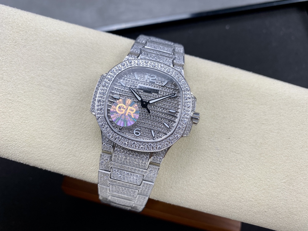 Customized Patek Philippe Aquanaut 7118/1450R-0011