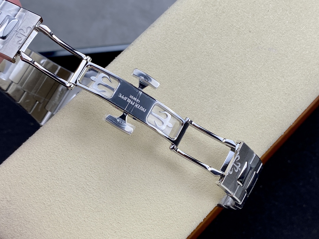 1:1 Superclone Patek Philippe 5811G Nautilus