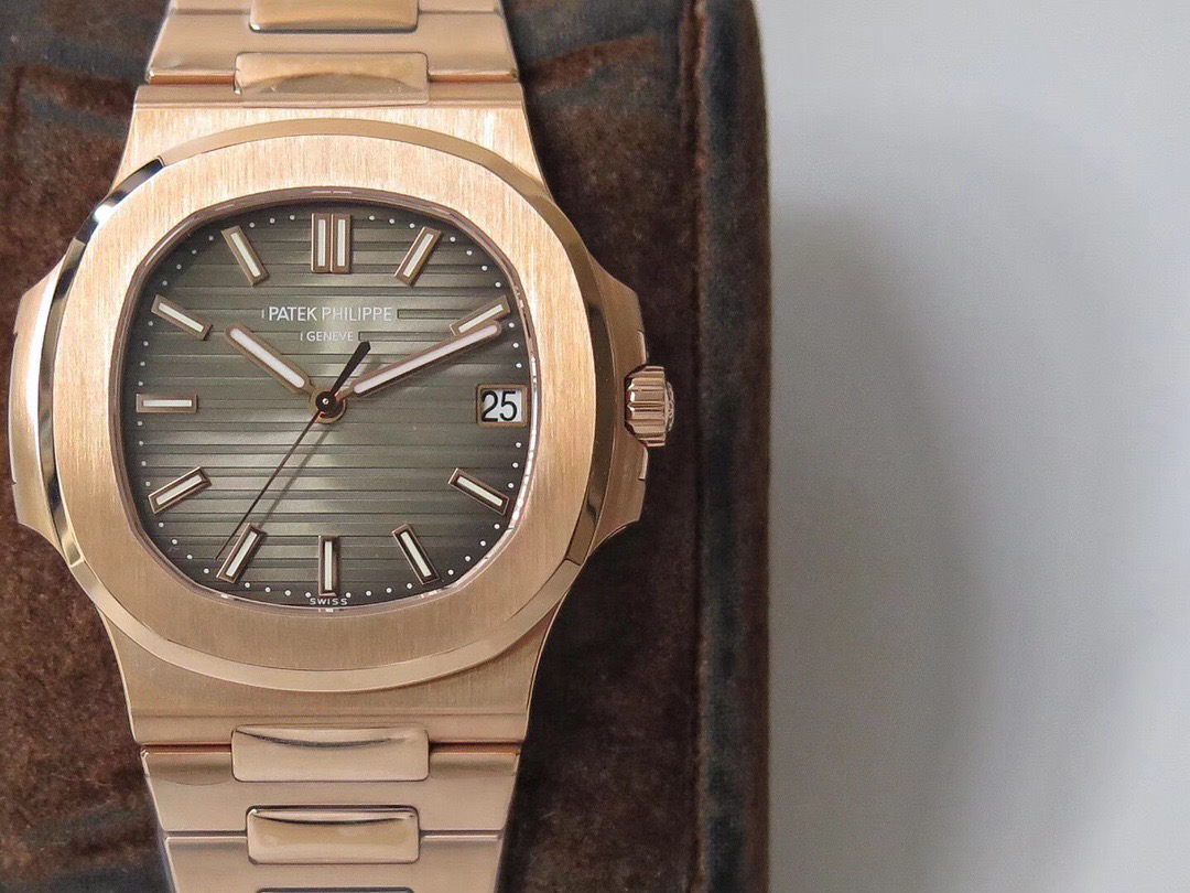 Patek Philippe Nautilus 18 K Rose Gold -1:1 Superclone