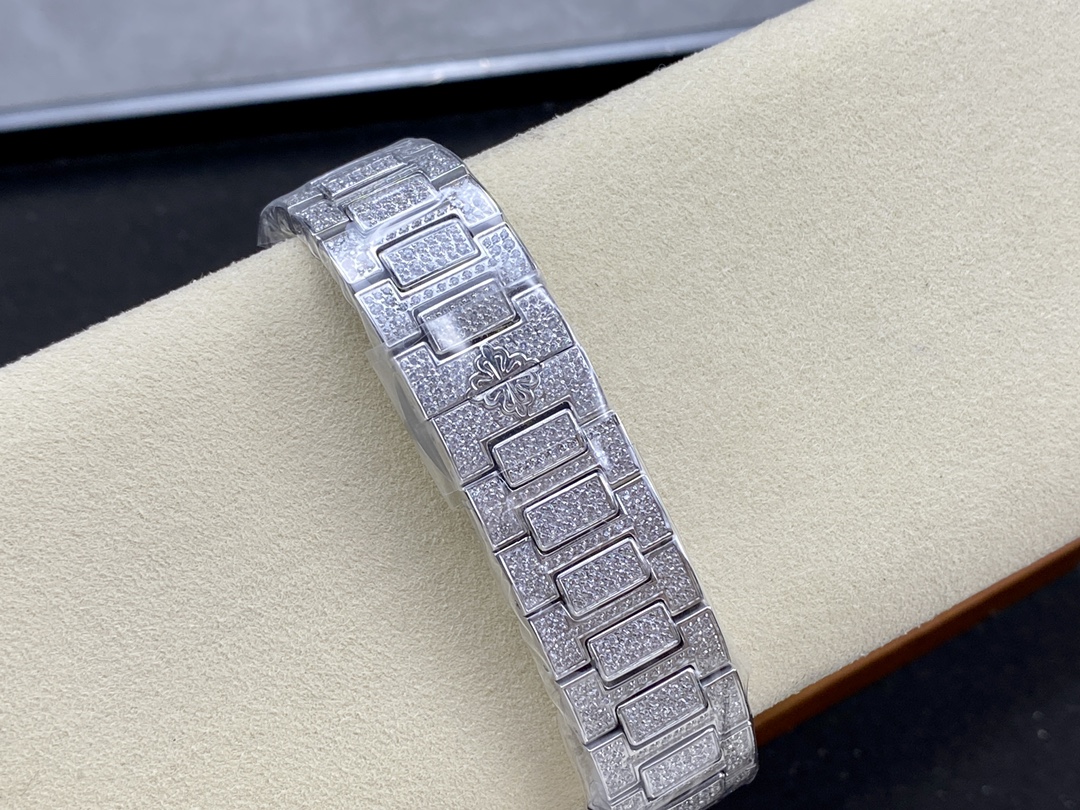 Customized Patek Philippe Aquanaut 7118/1450R-0011