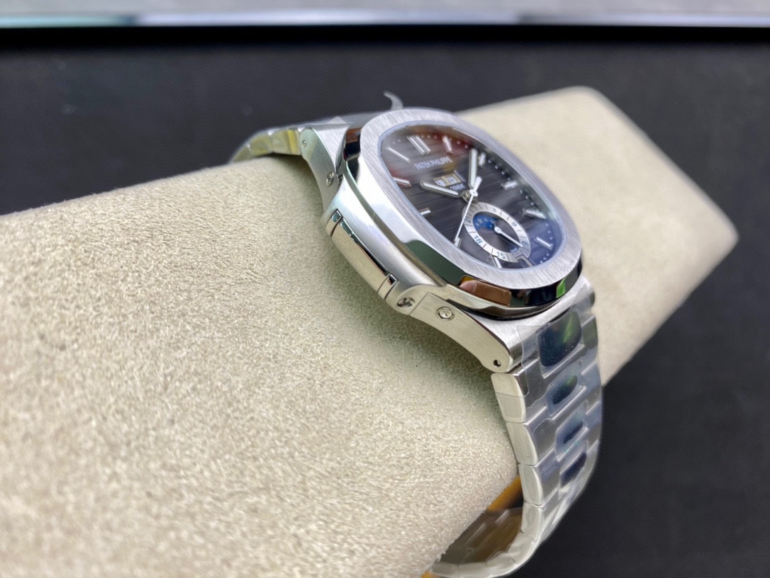 1:1 Superclone Patek Philippe Nautilus Annual Calendar 5726