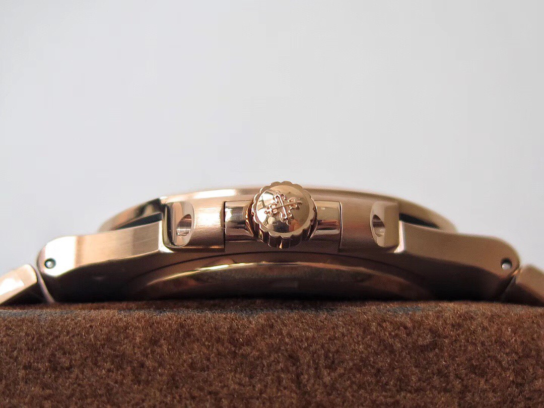 Patek Philippe Nautilus 18 K Rose Gold -1:1 Superclone