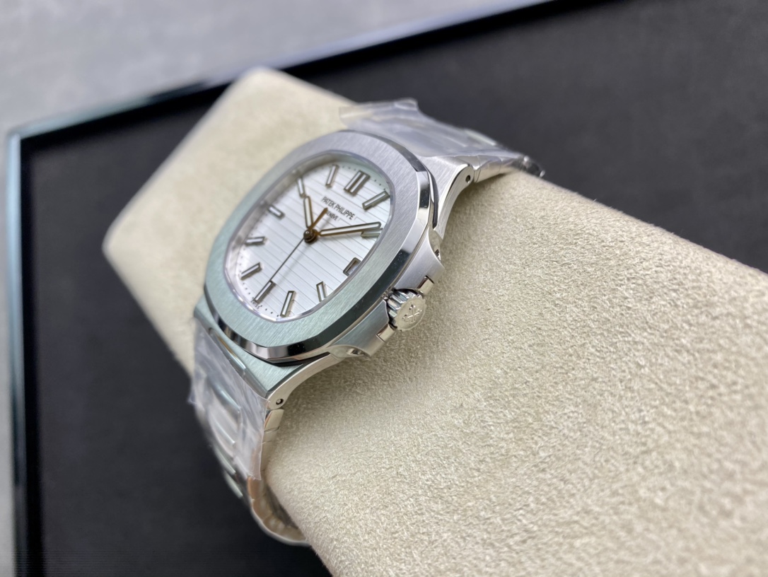 Patek Philippe 5811G Nautilus